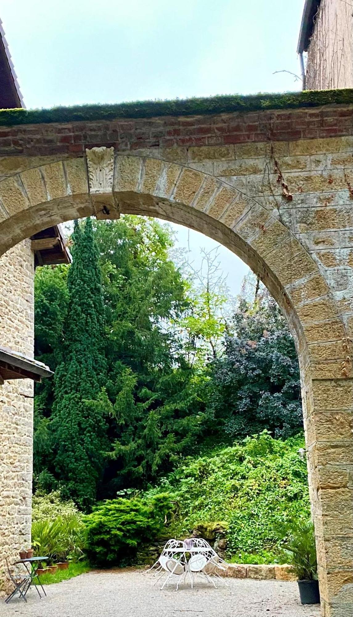 Le Domaine De Moroges Bed & Breakfast Bagian luar foto